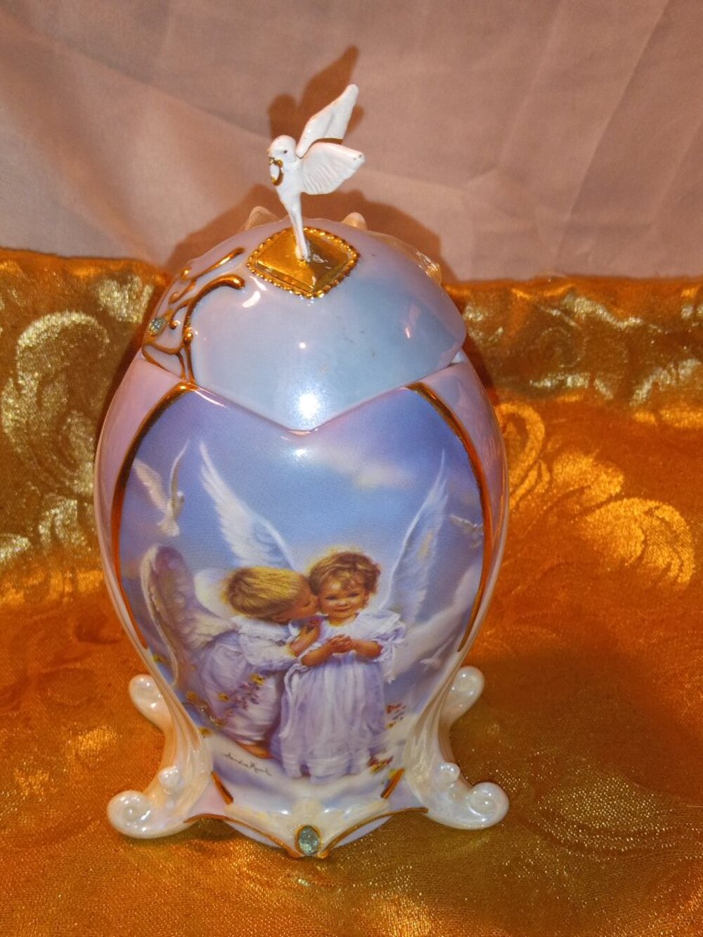 AN ANGE KISS, BY SANDRA KUCK, HEAVENLY MESSANGERS HEIRLOOM PORCELAIN DECOR
